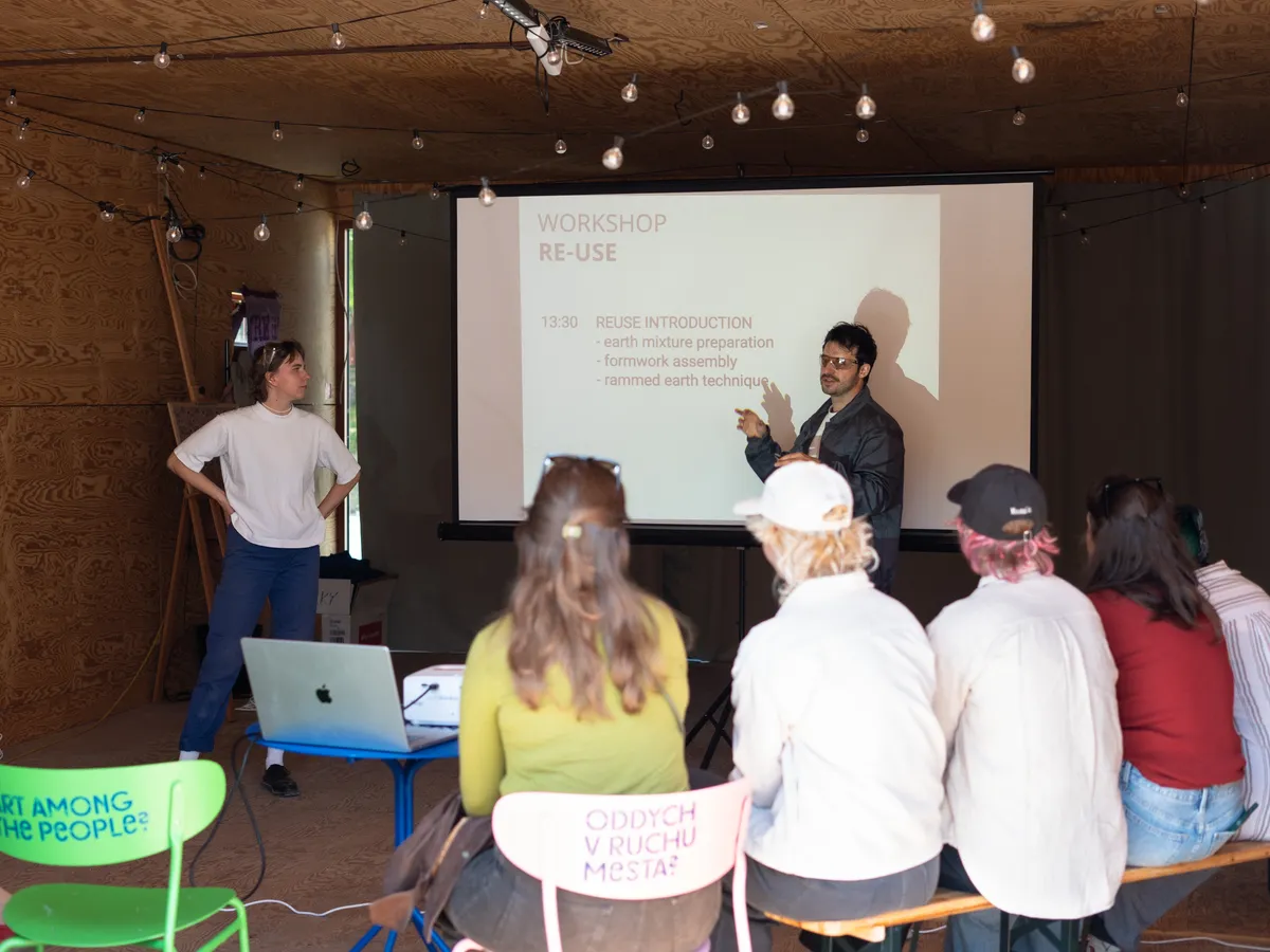 Workshop with the Kolemhlíny Collective II - photograph by Alexej Zavodnov